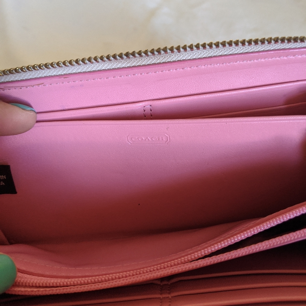 Coach Signature Accordion Zip Wallet - Picture 5 of 5